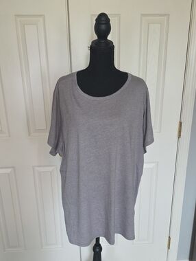 torrid Heather Gray Short Sleeve Scoop Neck Tee